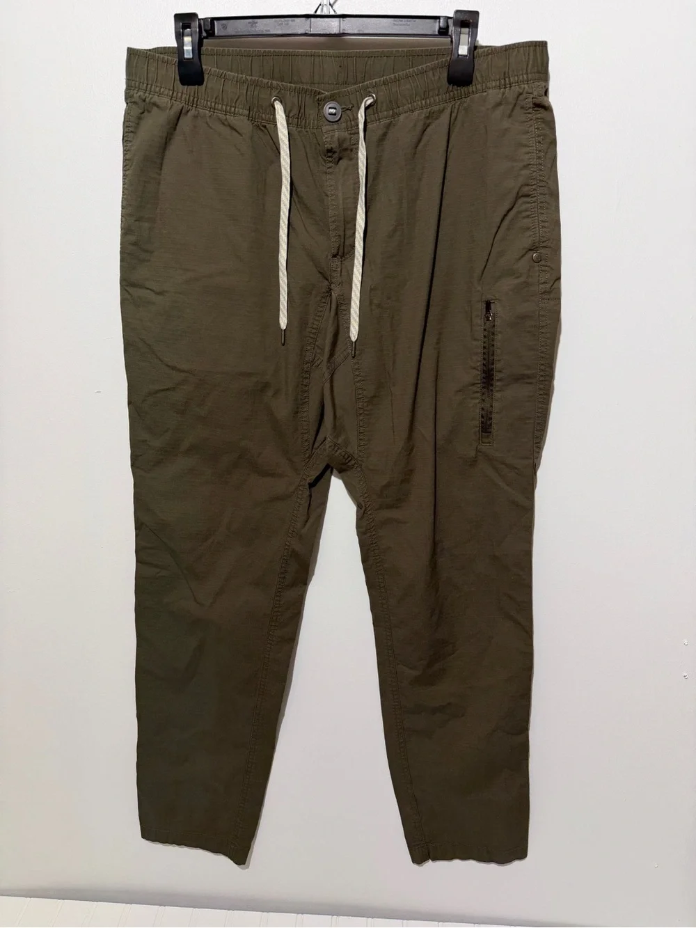 Vuori Olive Green Drawstring Joggers